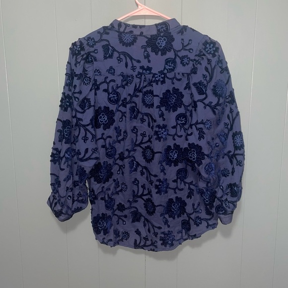 Anthropologie Pilcro Blue Velvet Floral Applique Button Up Extra Small - Picture 7 of 7